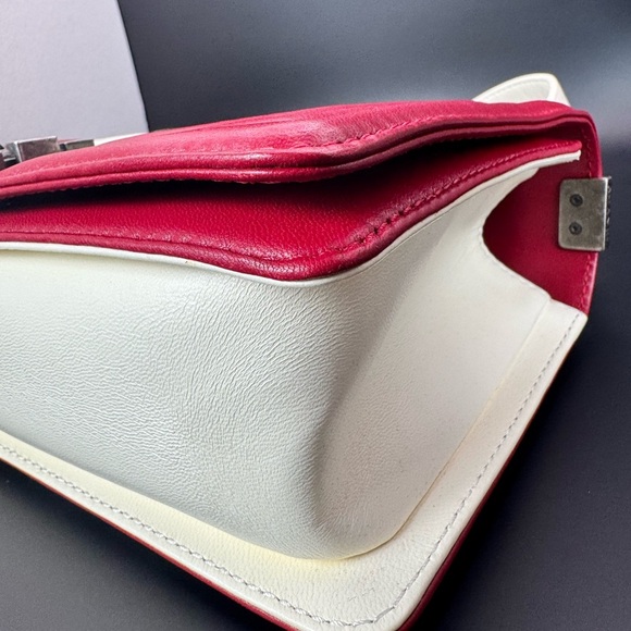 Authentic Chanel Medium Boy Bag – Rare Red & White Quilted Leather - Picture 3 of 15